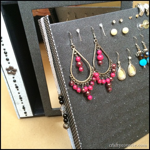 earrings black